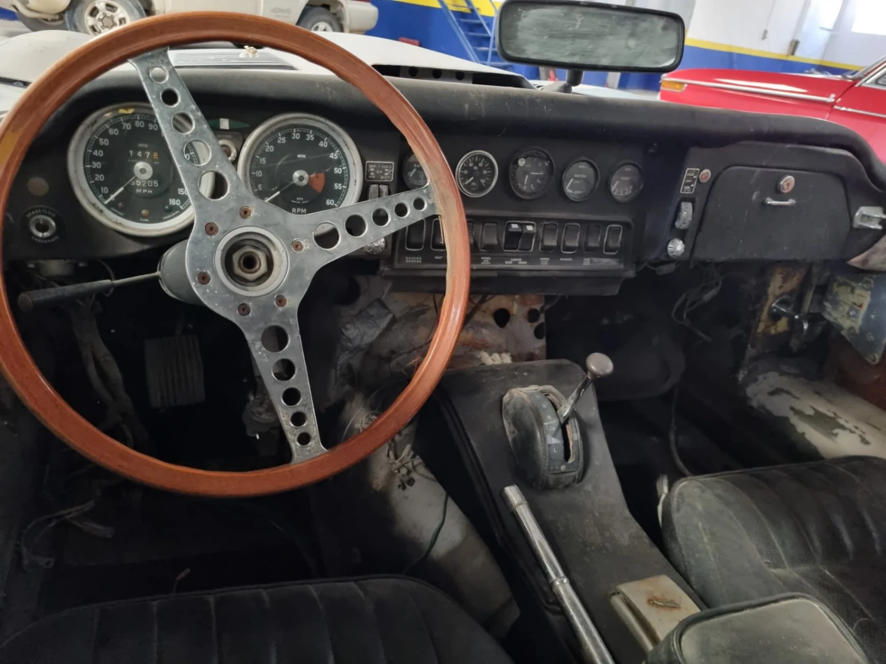 Jaguar E type Coup. 1970 " Proyect " — 0 km — 4.200cc , 6 cilindros en linea. — 265 CV